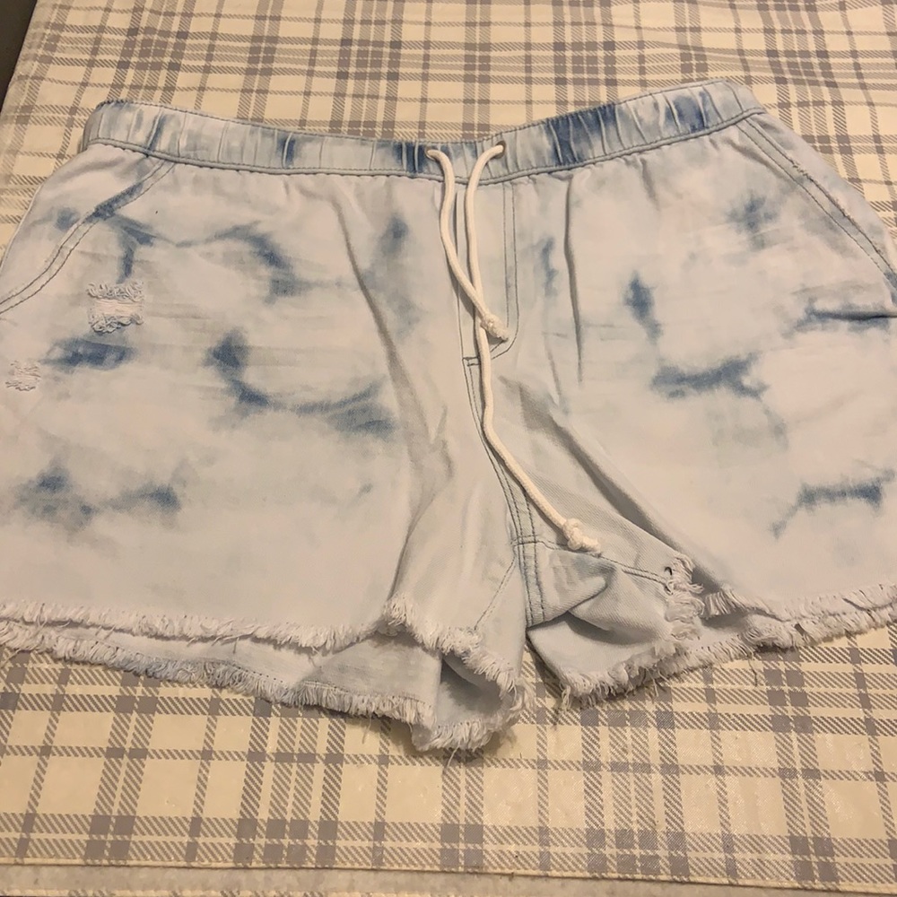 Drawstring jean shorts with fringe